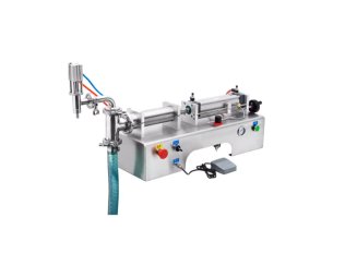 Liquid filling machine